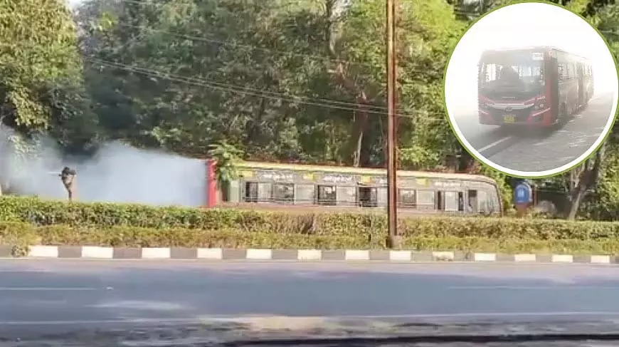 Bhopal : लिंक रोड 1 पर चलती सिटी बस में अचानक लगी आग Bhopal : लिंक रोड 1 पर चलती सिटी बस में अचानक लगी आग