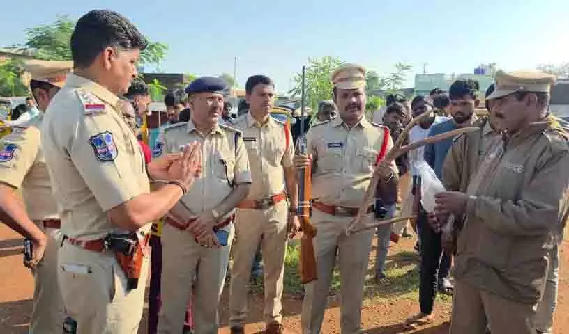 सामुदायिक संपर्क अभियान के दौरान जहीराबाद पुलिस की बड़ी कार्रवाई सामुदायिक संपर्क अभियान के दौरान जहीराबाद पुलिस की बड़ी कार्रवाई