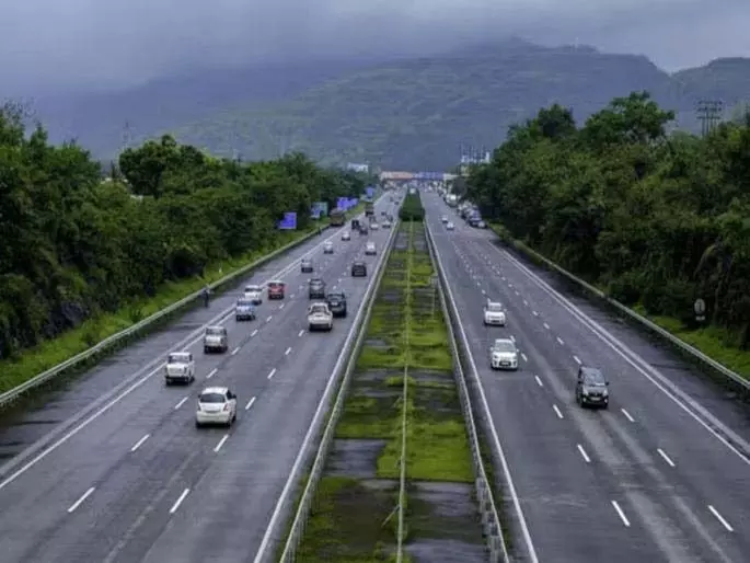 Pune-Bangalore राजमार्ग पर वाहन चालक गति सीमा का उल्लंघन जारी रखे हुए Pune-Bangalore राजमार्ग पर वाहन चालक गति सीमा का उल्लंघन जारी रखे हुए