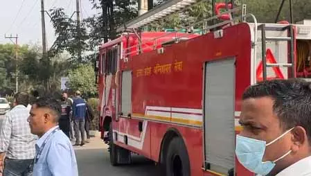 आईजीएल गैस पाइपलाइन लीक, बड़ा हादसा टला आईजीएल गैस पाइपलाइन लीक, बड़ा हादसा टला