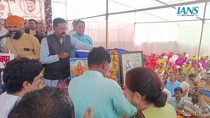 Burhanpur में धूमधाम से मनाया गया Tribal Pride Day, नेहरू स्टेडियम में आयोजित मुख्य कार्यक्रम में उमड़ा जनसैलाब Burhanpur में धूमधाम से मनाया गया Tribal Pride Day, नेहरू स्टेडियम में आयोजित मुख्य कार्यक्रम में उमड़ा जनसैलाब