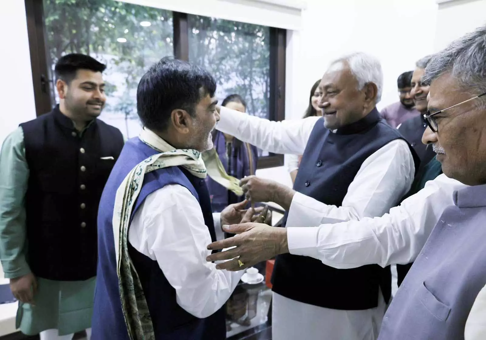 NDA की ऐतिहासिक जीत के बाद प्रमुख नेताओं ने मुख्यमंत्री नीतीश कुमार से की बधाई और शुभकामनाओं की शिष्टाचार भेंट NDA की ऐतिहासिक जीत के बाद प्रमुख नेताओं ने मुख्यमंत्री नीतीश कुमार से की बधाई और शुभकामनाओं की शिष्टाचार भेंट