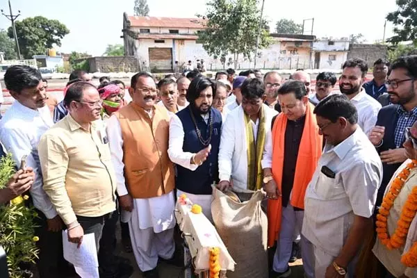 जिले में आज से धान खरीदी शुरू,किसानों ख्याल रखा जाएगाः खुशवंत साहेब जिले में आज से धान खरीदी शुरू,किसानों ख्याल रखा जाएगाः खुशवंत साहेब