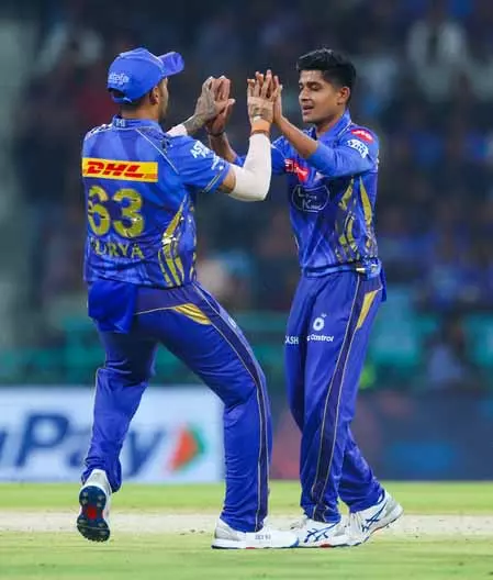चोट की वजह से विग्नेश पुथुर को मुंबई इंडियंस ने किया रिलीज, रिहैब में करेगी मदद चोट की वजह से विग्नेश पुथुर को मुंबई इंडियंस ने किया रिलीज, रिहैब में करेगी मदद