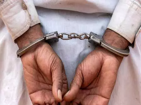 मॉड्यूल का भंडाफोड़ किया, टारगेट किलिंग की साजिश नाकाम; 9 पिस्तौलें बरामद मॉड्यूल का भंडाफोड़ किया, टारगेट किलिंग की साजिश नाकाम; 9 पिस्तौलें बरामद