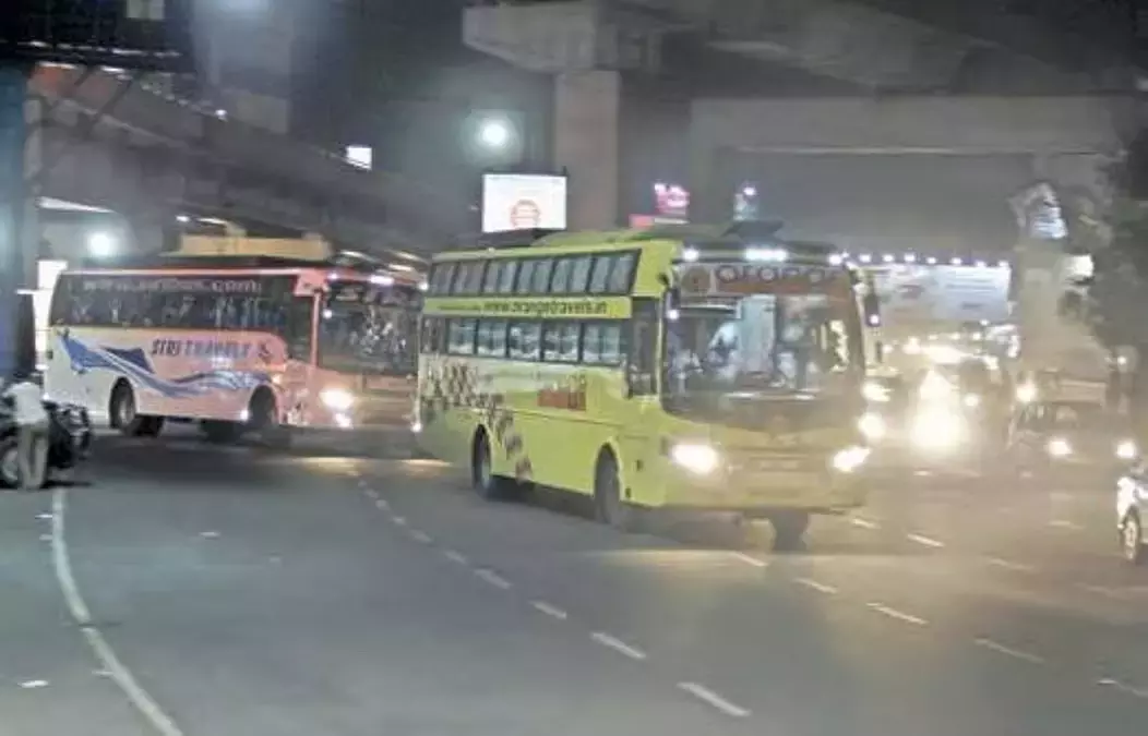 Hyderabad : निजी बसों को व्यावसायिक सामान ले जाने पर चेतावनी Hyderabad : निजी बसों को व्यावसायिक सामान ले जाने पर चेतावनी