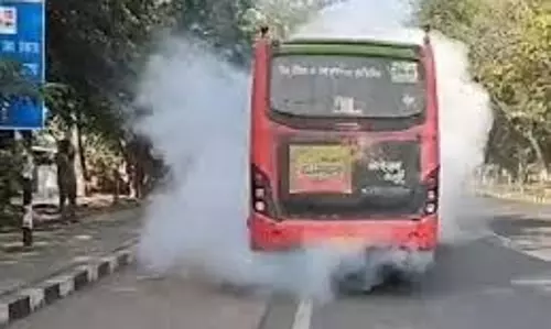 Bhopal :सिटी बस में लगी आग,बाल बाल बची यात्रियों की जान Bhopal :सिटी बस में लगी आग,बाल बाल बची यात्रियों की जान
