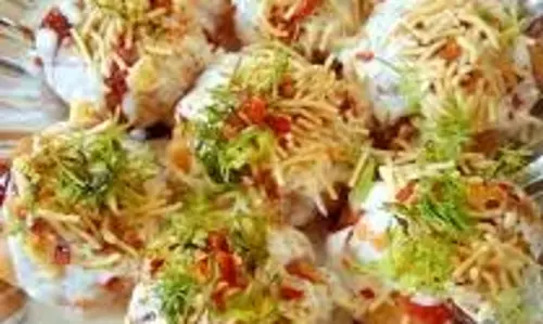 Dahi Wali Pani Puri: जब भी हो चटपटा खाने का मन,तब बनाएं दही वाली पानी पूरी Dahi Wali Pani Puri: जब भी हो चटपटा खाने का मन,तब बनाएं दही वाली पानी पूरी