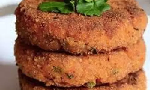 Urad Dal Tikki: शाम में फैमिली को चाय के साथ सर्व करें टेस्टी स्नैक्स, बनाएं उड़द दाल की टिक्की