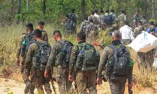 सुकमा में 3 नक्सली ढेर, मुठभेड़ जारी सुकमा में 3 नक्सली ढेर, मुठभेड़ जारी