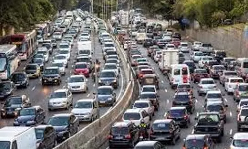 Noida: ट्रैफिक उल्लंघन पर कड़ी कार्रवाई, 10,000 से अधिक चालान, 36 वाहन जब्त Noida: ट्रैफिक उल्लंघन पर कड़ी कार्रवाई, 10,000 से अधिक चालान, 36 वाहन जब्त