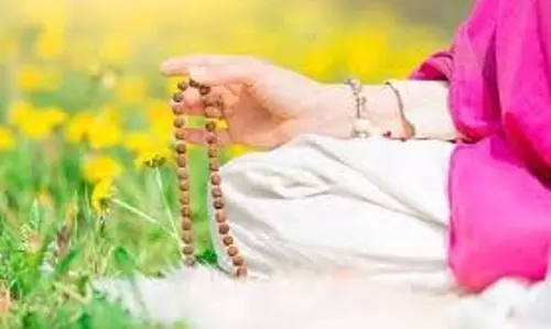 धर्म:सुबह के पांच मिनट करें ये मंत्रो का जाप, थकान और चिड़चिड़ापन नहीं बनेगा समस्या धर्म:सुबह के पांच मिनट करें ये मंत्रो का जाप, थकान और चिड़चिड़ापन नहीं बनेगा समस्या