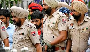 Cab driver की मदद से लूट की कोशिश नाकाम, पुलिस ने कुछ ही घंटों में 2 लोगों को पकड़ा