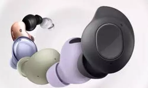 Earphones: ईयरफोन में क्यों मिल रहे 6-6 माइक, असली काम जानकर हैरान रह जाएंगे आप Earphones: ईयरफोन में क्यों मिल रहे 6-6 माइक, असली काम जानकर हैरान रह जाएंगे आप