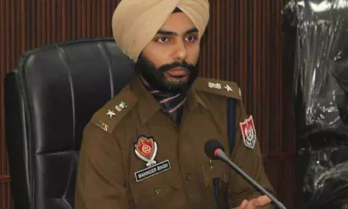 बढ़ती गैंगस्टर गतिविधि के बीच Amritsar ग्रामीण के एसएसपी मनिंदर सिंह निलंबित बढ़ती गैंगस्टर गतिविधि के बीच Amritsar ग्रामीण के एसएसपी मनिंदर सिंह निलंबित