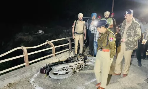 Punjab : मुठभेड़ के बाद गैंगस्टर गिरफ्तार Punjab : मुठभेड़ के बाद गैंगस्टर गिरफ्तार