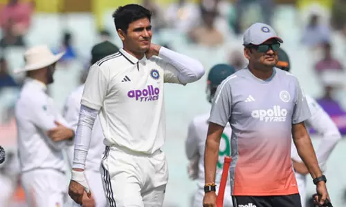 साउथ अफ्रीका के खिलाफ कोलकाता टेस्ट से बाहर हुए भारतीय कप्तान शुभमन गिल साउथ अफ्रीका के खिलाफ कोलकाता टेस्ट से बाहर हुए भारतीय कप्तान शुभमन गिल