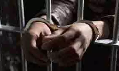 Rajasthan: एम्बुलेंस से 30 लाख रुपये की नशीली दवाएं जब्त, दो गिरफ्तार Rajasthan: एम्बुलेंस से 30 लाख रुपये की नशीली दवाएं जब्त, दो गिरफ्तार