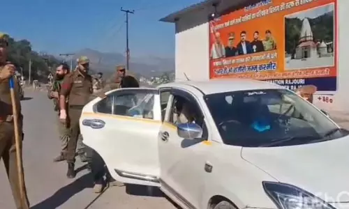Rajouri : पुलिस हाई अलर्ट पर, बस स्टैंड सहित कई स्थानों पर सुरक्षा कड़ी