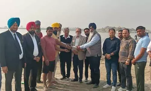 मलेरकोटला बार एसोसिएशन ने बाढ़ प्रभावित किसानों को नकद और सामान दिया मलेरकोटला बार एसोसिएशन ने बाढ़ प्रभावित किसानों को नकद और सामान दिया