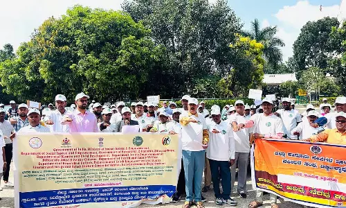 Chikkaballapur : नशा मुक्त भारत, तंबाकू मुक्त युवा अभियान की बाइक रैली Chikkaballapur : नशा मुक्त भारत, तंबाकू मुक्त युवा अभियान की बाइक रैली