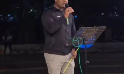 IPS ने जब सुनाया फिल्मी गाना, पेशेवर गायक की उपाधि देने से नहीं चुके पर्यटक