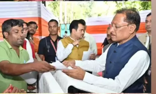 नियमितीकरण : वन विभाग के दैनिक वेतनभोगी कर्मचारी ने CM को सौंपा ज्ञापन नियमितीकरण : वन विभाग के दैनिक वेतनभोगी कर्मचारी ने CM को सौंपा ज्ञापन