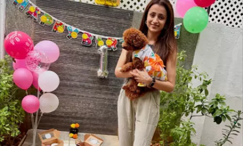 Trisha अपनी प्यारी दोस्त इज़ी के एक साल के होने पर जश्न मना रही हैं