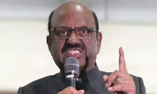 पश्चिम बंगाल के राज्यपाल ने हथियार वितरण के आरोपों पर TMC के कल्याण बनर्जी को चेतावनी दी पश्चिम बंगाल के राज्यपाल ने हथियार वितरण के आरोपों पर TMC के कल्याण बनर्जी को चेतावनी दी