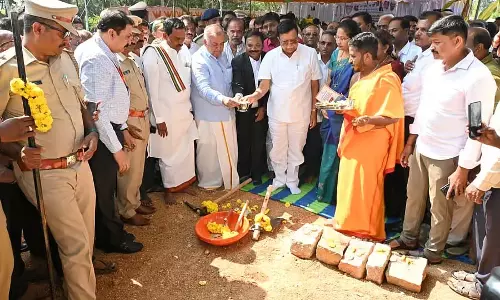 ढाई साल में 5,800 बसें खरीदी जाएंगी: Minister Ramalinga Reddy ढाई साल में 5,800 बसें खरीदी जाएंगी: Minister Ramalinga Reddy