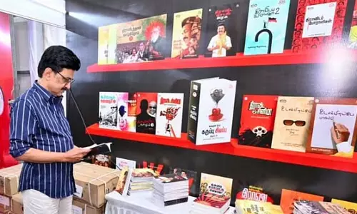 CM ने चेन्नई के वल्लुवर कोट्टम में पुस्तक मेले का दौरा किया