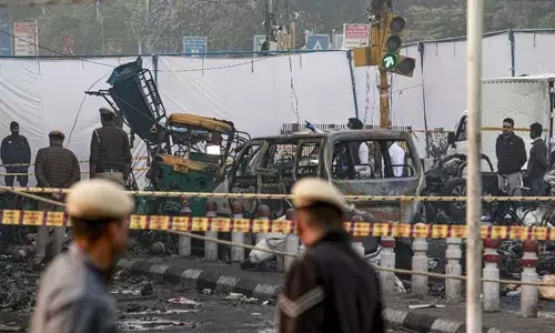 Delhi धमाकों के बाद से कई डॉक्टरों के फोन बंद Delhi धमाकों के बाद से कई डॉक्टरों के फोन बंद