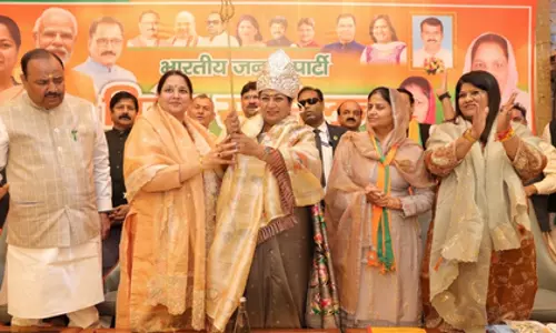 दिल्ली की CM ने एमसीडी उपचुनाव में भाजपा उम्मीदवारों के लिए प्रचार किया दिल्ली की CM ने एमसीडी उपचुनाव में भाजपा उम्मीदवारों के लिए प्रचार किया