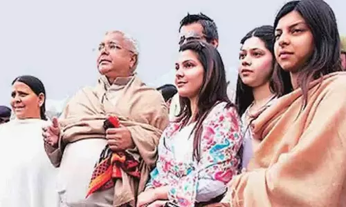 Rohini Acharya के बाद तीन और बेटियों ने छोड़ा लालू का घर Rohini Acharya के बाद तीन और बेटियों ने छोड़ा लालू का घर