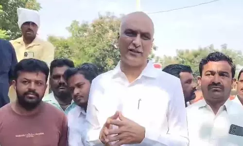पूर्व मंत्री Harish Rao ने धान खरीद को लेकर कांग्रेस सरकार पर निशाना साधा पूर्व मंत्री Harish Rao ने धान खरीद को लेकर कांग्रेस सरकार पर निशाना साधा