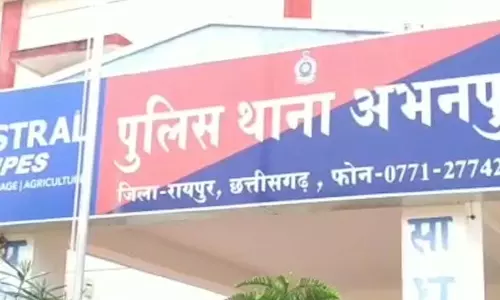 अभनपुर पुलिस ने अवैध शराब बेचने वाले पुष्पेन्द्र गायकवाड को किया गिरफ्तार अभनपुर पुलिस ने अवैध शराब बेचने वाले पुष्पेन्द्र गायकवाड को किया गिरफ्तार