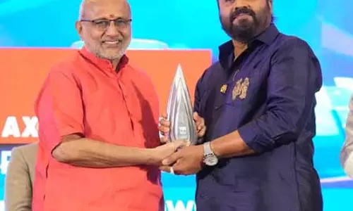 उपराष्ट्रपति राधाकृष्णन ने केंद्रीय मंत्री सुरेश गोपी को प्रदान किया मनोरमा न्यूजमेकर पुरस्कार 2024 उपराष्ट्रपति राधाकृष्णन ने केंद्रीय मंत्री सुरेश गोपी को प्रदान किया मनोरमा न्यूजमेकर पुरस्कार 2024