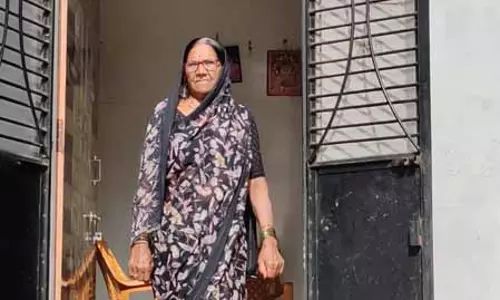 प्रधानमंत्री आवास योजना: धुले की लताबाई चौधरी को मिला पक्का घर, बेघरों के लिए बनी वरदान प्रधानमंत्री आवास योजना: धुले की लताबाई चौधरी को मिला पक्का घर, बेघरों के लिए बनी वरदान