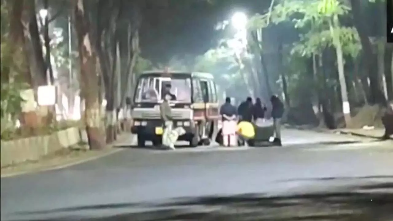 Maharashtra: संदिग्ध बैग मिलने से इलाके में हड़कंप Maharashtra: संदिग्ध बैग मिलने से इलाके में हड़कंप