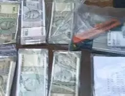 Bhopal:नकली नोटों की फैक्ट्री का भंडाफोड़ Bhopal:नकली नोटों की फैक्ट्री का भंडाफोड़
