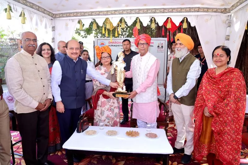 राज्यपाल घोष ने कुरूक्षेत्र विश्वविद्यालय में धरोहर संग्रहालय का दौरा किया राज्यपाल घोष ने कुरूक्षेत्र विश्वविद्यालय में धरोहर संग्रहालय का दौरा किया