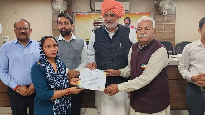 Haryana : कृषि मंत्री ने कहा, हर घर छत योजना से गरीब लोगों को लाभ मिलेगा Haryana : कृषि मंत्री ने कहा, हर घर छत योजना से गरीब लोगों को लाभ मिलेगा