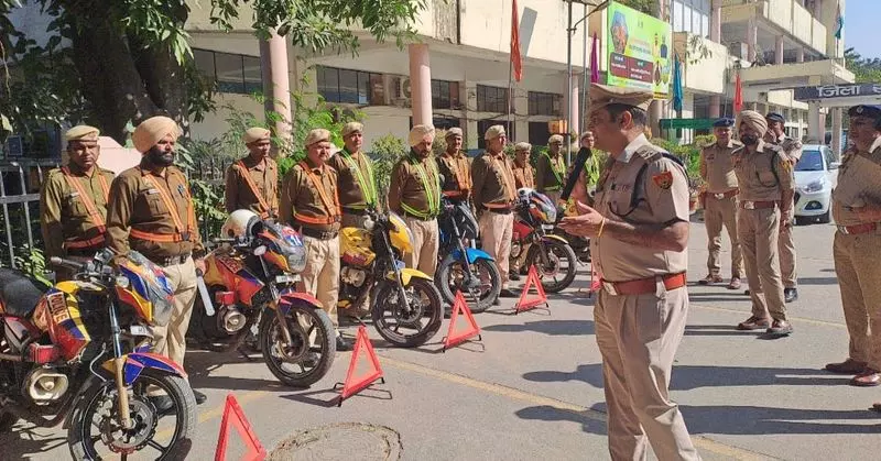 Yamunanagar में सर्दियों में सड़क सुरक्षा बढ़ाने के लिए 10 राइडर बाइक तैनात Yamunanagar में सर्दियों में सड़क सुरक्षा बढ़ाने के लिए 10 राइडर बाइक तैनात
