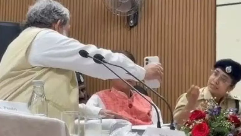 Haryana : शिकायत बैठक में विज और कैथल एसपी के बीच तीखी बहस Haryana : शिकायत बैठक में विज और कैथल एसपी के बीच तीखी बहस
