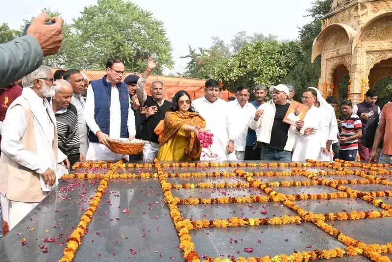Haryana : पूर्व मंत्री सुरेंद्र सिंह की जयंती पर श्रद्धांजलि अर्पित Haryana : पूर्व मंत्री सुरेंद्र सिंह की जयंती पर श्रद्धांजलि अर्पित