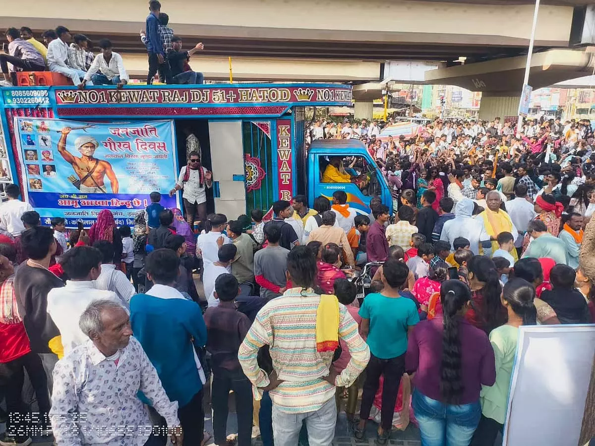 Indore : जनजातीय गौरव दिवस पर भक्ति में डूबा शहर Indore : जनजातीय गौरव दिवस पर भक्ति में डूबा शहर