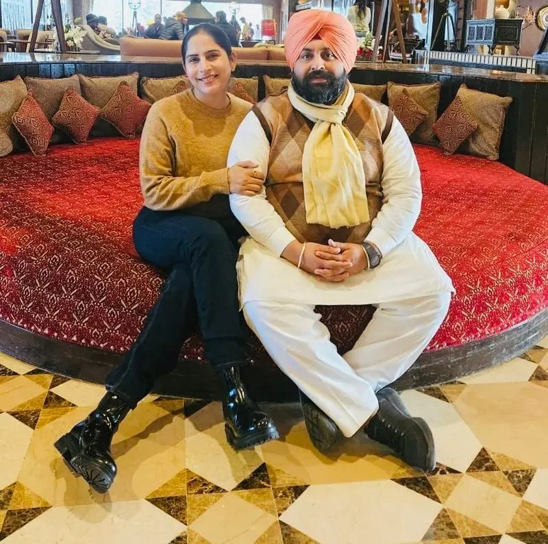 IPS अधिकारी ज्योति यादव की अपने पति, पंजाब के शिक्षा मंत्री हरजोत बैंस को भावभीनी श्रद्धांजलि IPS अधिकारी ज्योति यादव की अपने पति, पंजाब के शिक्षा मंत्री हरजोत बैंस को भावभीनी श्रद्धांजलि