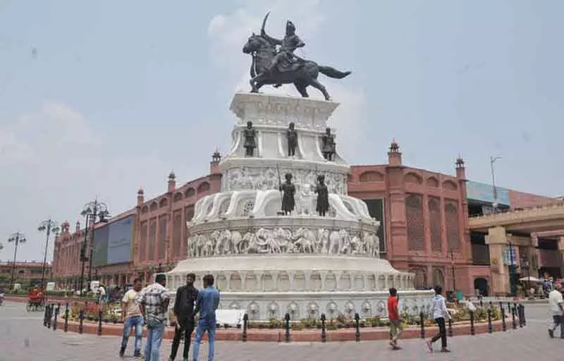 Amritsar में हेरिटेज स्ट्रीट पर सिख योद्धाओं की नई प्रतिमाएं स्थापित की जाएंगी Amritsar में हेरिटेज स्ट्रीट पर सिख योद्धाओं की नई प्रतिमाएं स्थापित की जाएंगी