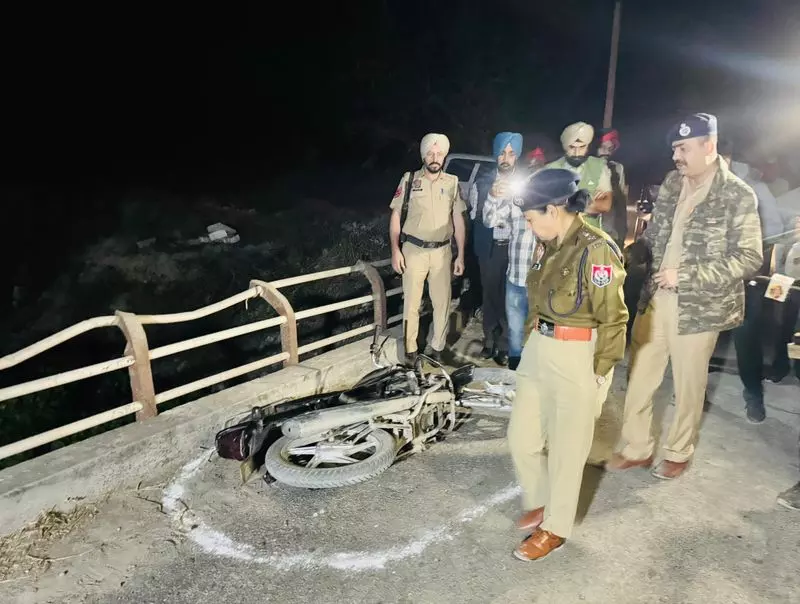 Punjab : मुठभेड़ के बाद गैंगस्टर गिरफ्तार Punjab : मुठभेड़ के बाद गैंगस्टर गिरफ्तार