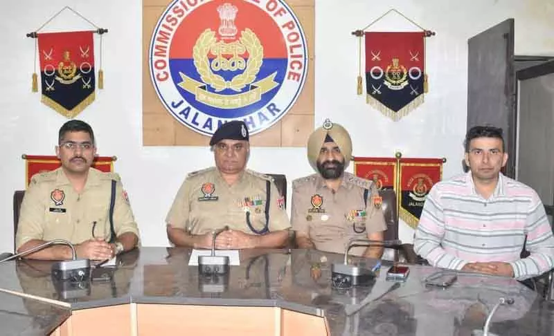 Jalandhar पुलिस ने अंतरराज्यीय ड्रग नेटवर्क का भंडाफोड़ किया, दो गिरफ्तार Jalandhar पुलिस ने अंतरराज्यीय ड्रग नेटवर्क का भंडाफोड़ किया, दो गिरफ्तार